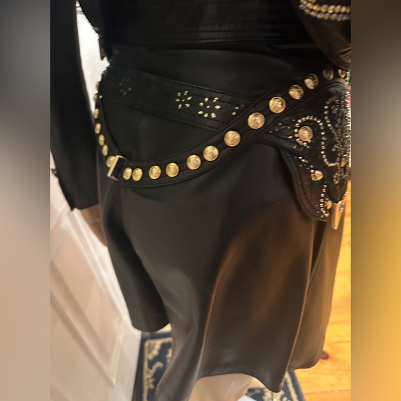 Genuine Versace vintage studded jacket and matching skort. Black&Gold Size 8. - Picture 5 of 6